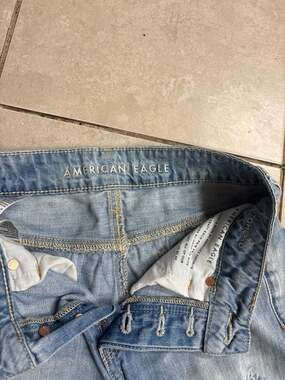 American Eagle Tomgirl Distressed Ripped Jeans Size 00